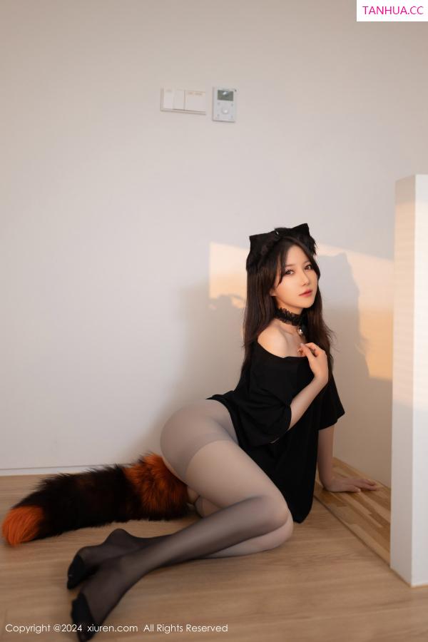 鱼子酱fish  [XiuRen]高清写真图 2024.10.18 No.9314 鱼子酱Fish 美腿黑丝第5张图片